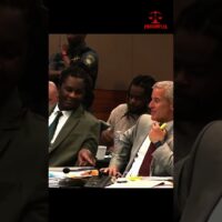 Young Thug jams with his Lawyer to Halftime in court 🤣